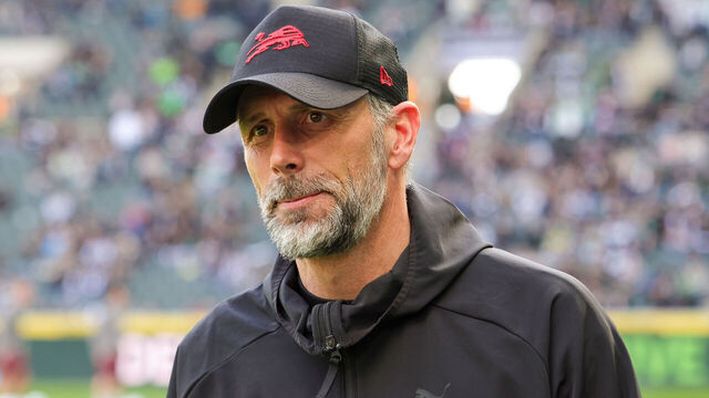 MOENCHENGLADBACH, GERMANY - MARCH 29: Head coach Marco Rose of RB Leipzig looks on ahead of the Bundesliga match between Borussia Mönchengladbach and RB Leipzig at Borussia-Park on March 29, 2025 in Moenchengladbach, Germany.