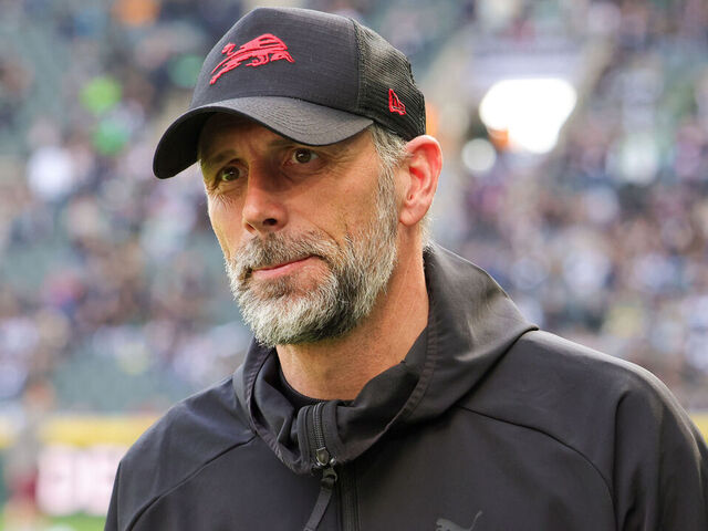 MOENCHENGLADBACH, GERMANY - MARCH 29: Head coach Marco Rose of RB Leipzig looks on ahead of the Bundesliga match between Borussia Mönchengladbach and RB Leipzig at Borussia-Park on March 29, 2025 in Moenchengladbach, Germany.