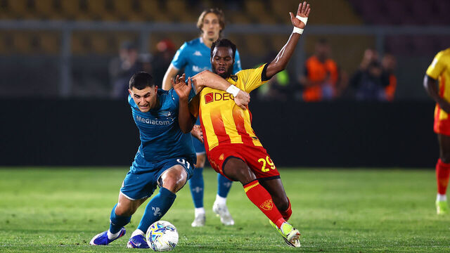 LECCE, ITALY - APRIL 20: Lassana Coulibaly of US Lecce competes for the ball with Roberto Piccoli of ACF Fiorentina during the Serie A match between US Lecce and ACF Fiorentina at Stadio Via del Mare on April 20, 2026 in Lecce, Italy.