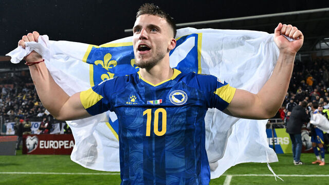 ZENICA, BOSNIA AND HERZEGOVINA - MARCH 31: Ermedin Demirovic of Bosnia celebrates at the end of the FIFA World Cup 2026 European Qualifiers KO play-offs match between Bosnia & Herzegovina and Italy at Stadion Bilino Polje on March 31, 2026 in Zenica, Bosnia and Herzegovina.