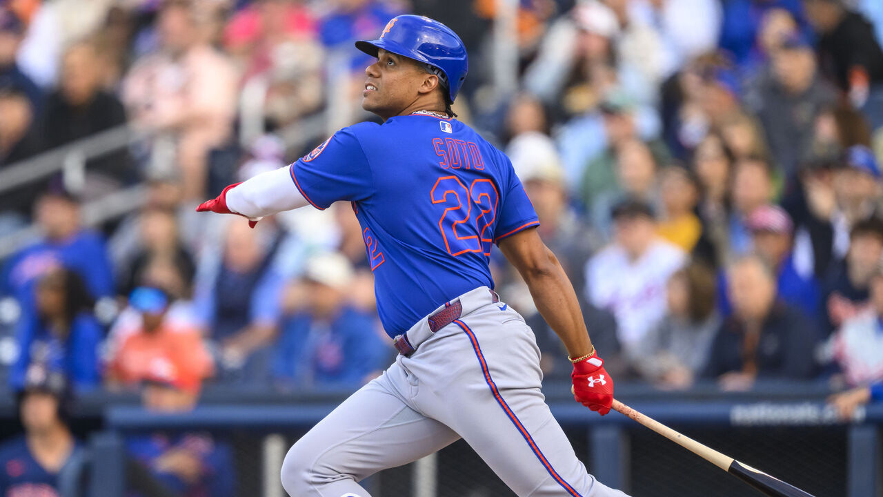 WEST PALM BEACH, FL - MARCH 19: New York Mets outfielder Juan Soto (22) bats during a MLB spring training game against the Houston Astros at CACTI Park of the Palm Beaches on March 19, 2026 in West Palm Beach, Florida.