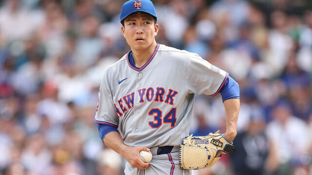 CHICAGO, ILLINOIS - APRIL 17: Kodai Senga #34 of the New York Mets delivers a pitch against the Chicago Cubs at Wrigley Field on April 17, 2026 in Chicago, Illinois.