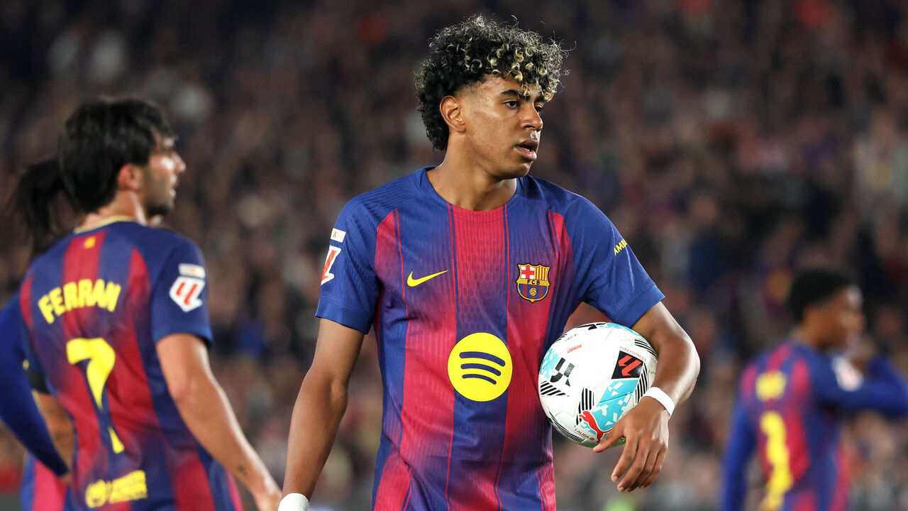 Lamine Yamal prepares to take a penalty kick during the match between FC Barcelona and Real Club Celta de Vigo, corresponding to week 33 of LaLiga EA Sports, at the Spotify Camp Nou in Barcelona, Spain, on April 22, 2026.