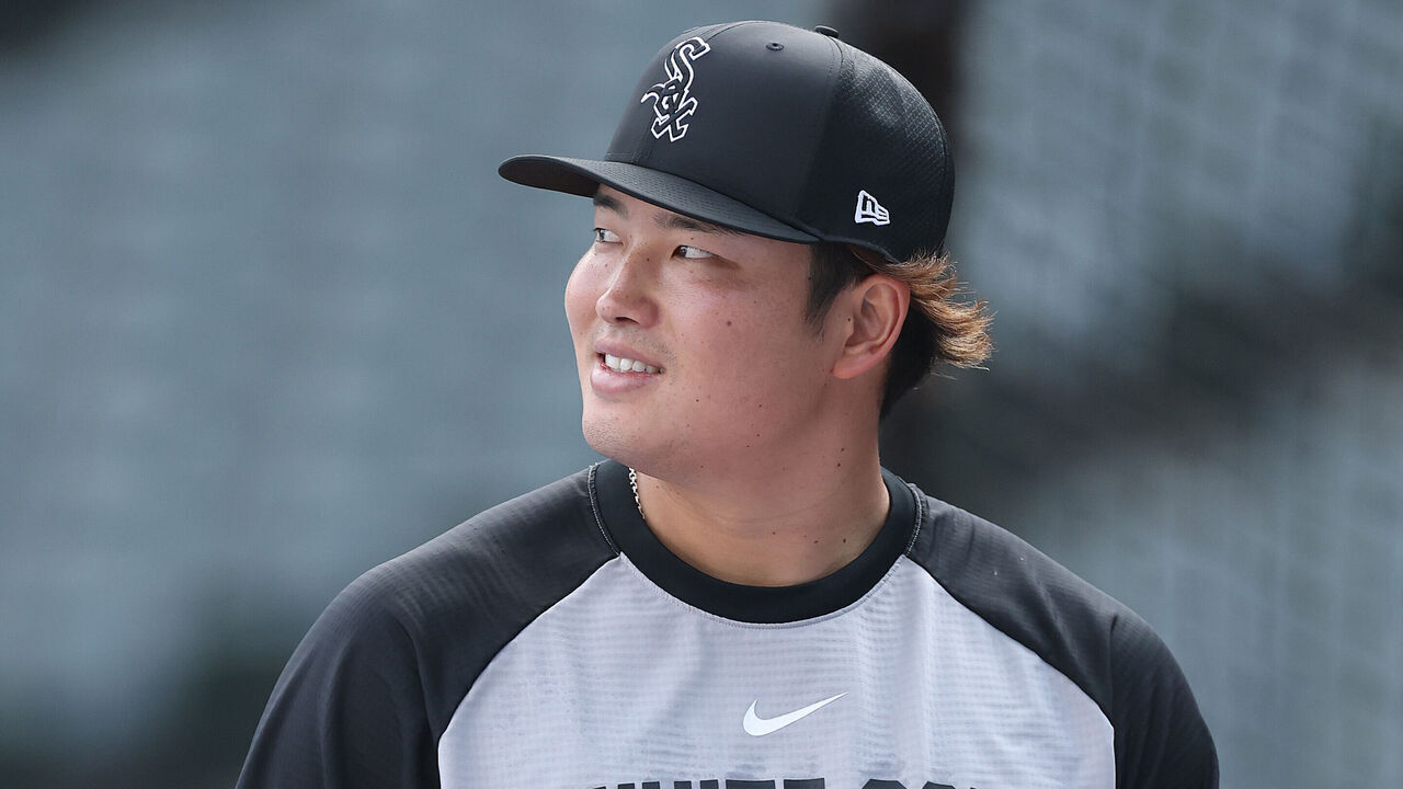 CHICAGO, ILLINOIS - APRIL 14: Munetaka Murakami #5 of the Chicago White Sox takes batting practice prior to the game against the Tampa Bay Rays at Rate Field on April 14, 2026 in Chicago, Illinois.