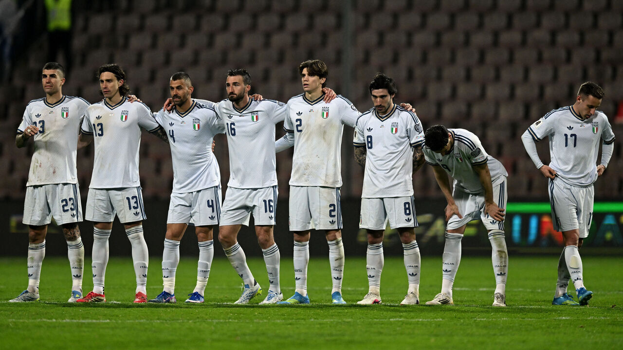 ZENICA, BOSNIA AND HERZEGOVINA - MARCH 31: Players of Italy disappointment during the FIFA World Cup 2026 European Qualifiers KO play-offs match between Bosnia & Herzegovina and Italy at Stadion Bilino Polje on March 31, 2026 in Zenica, Bosnia and Herzegovina.