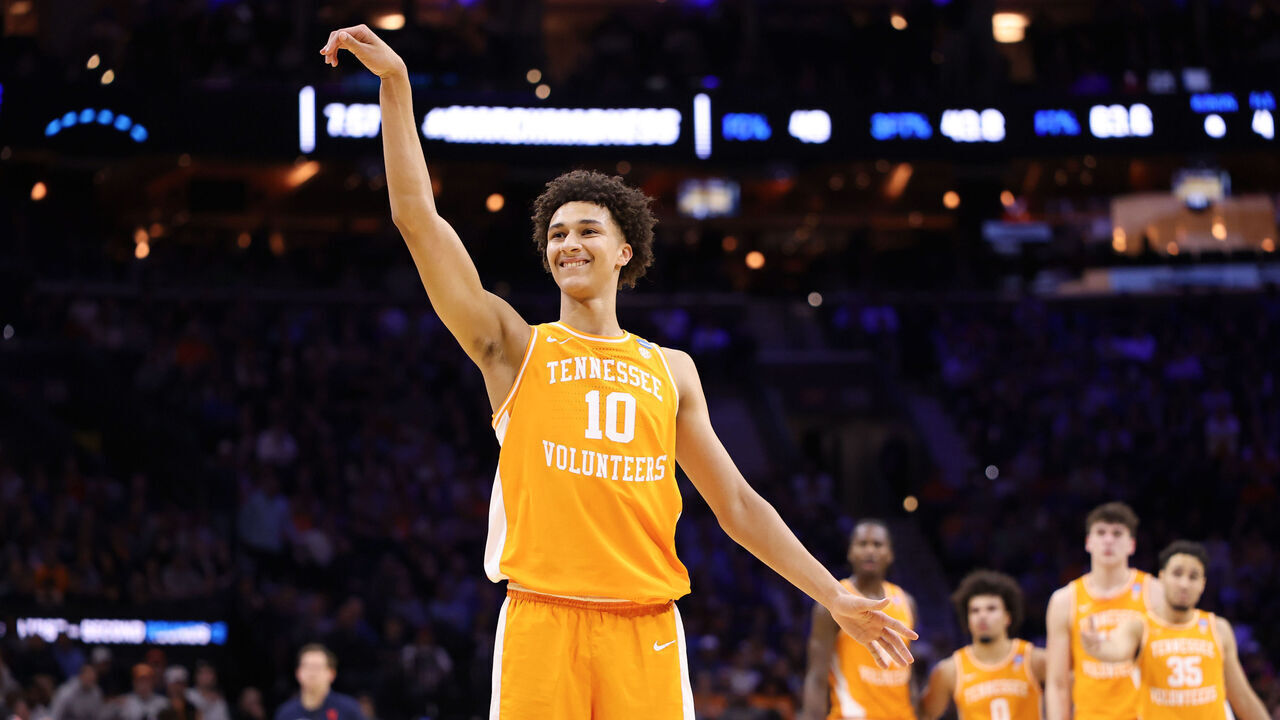 PHILADELPHIA, PENNSYLVANIA - MARCH 22: Nate Ament #10 of the Tennessee Volunteers and teammates react to a free throw during the second half in the second round of the 2026 NCAA Men's Basketball Tournament at Xfinity Mobile Arena on March 22, 2026 in Philadelphia, Pennsylvania.