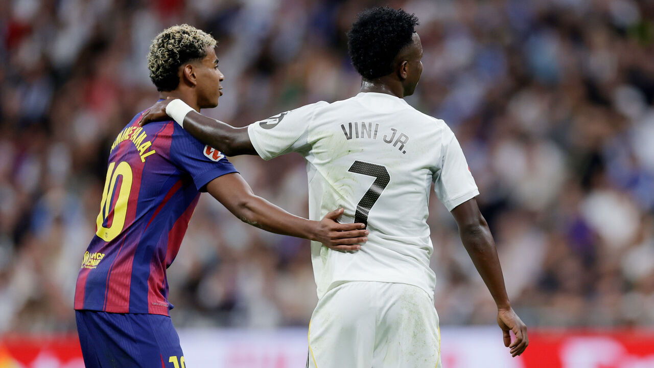 MADRID, SPAIN - OCTOBER 26: (L-R) Lamine Yamal of FC Barcelona, Vinicius Junior of Real Madrid during the LaLiga EA Sports match between Real Madrid v FC Barcelona at the Estadio Santiago Bernabeu on October 26, 2025 in Madrid Spain