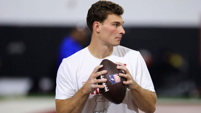 BLOOMINGTON, INDIANA - APRIL 01: Fernando Mendoza #15 of the Indiana Hoosiers throws the ball during the 2026 Indiana Pro Day at John Mellencamp Pavilion on April 01, 2026 in Bloomington, Indiana.