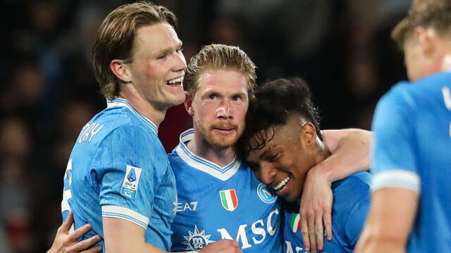 Napoli's Belgian midfielder #11 Kevin De Bruyne (2nd L) celebrates with Napoli's Brazilian forward #27 Allison Santos (2nd R) and Napoli's Scottish midfielder #8 Scott McTominay (L) after scoring his team third goal during the Italian Serie A football between match SSC Napoli and US Cremonese at the Diego Armando Maradona Stadium in Napoli, on April 24, 2026.
