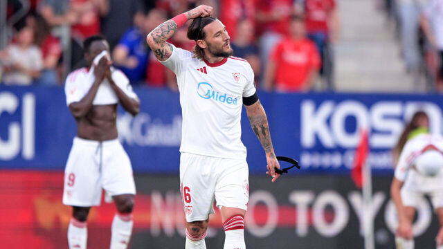 PAMPLONA, SPAIN - APRIL 26: Nemanja Gudelj of Sevilla disappointed during the LaLiga EA Sports match between CA Osasuna v Sevilla at the Estadio El Sadar on April 26, 2026 in Pamplona Spain