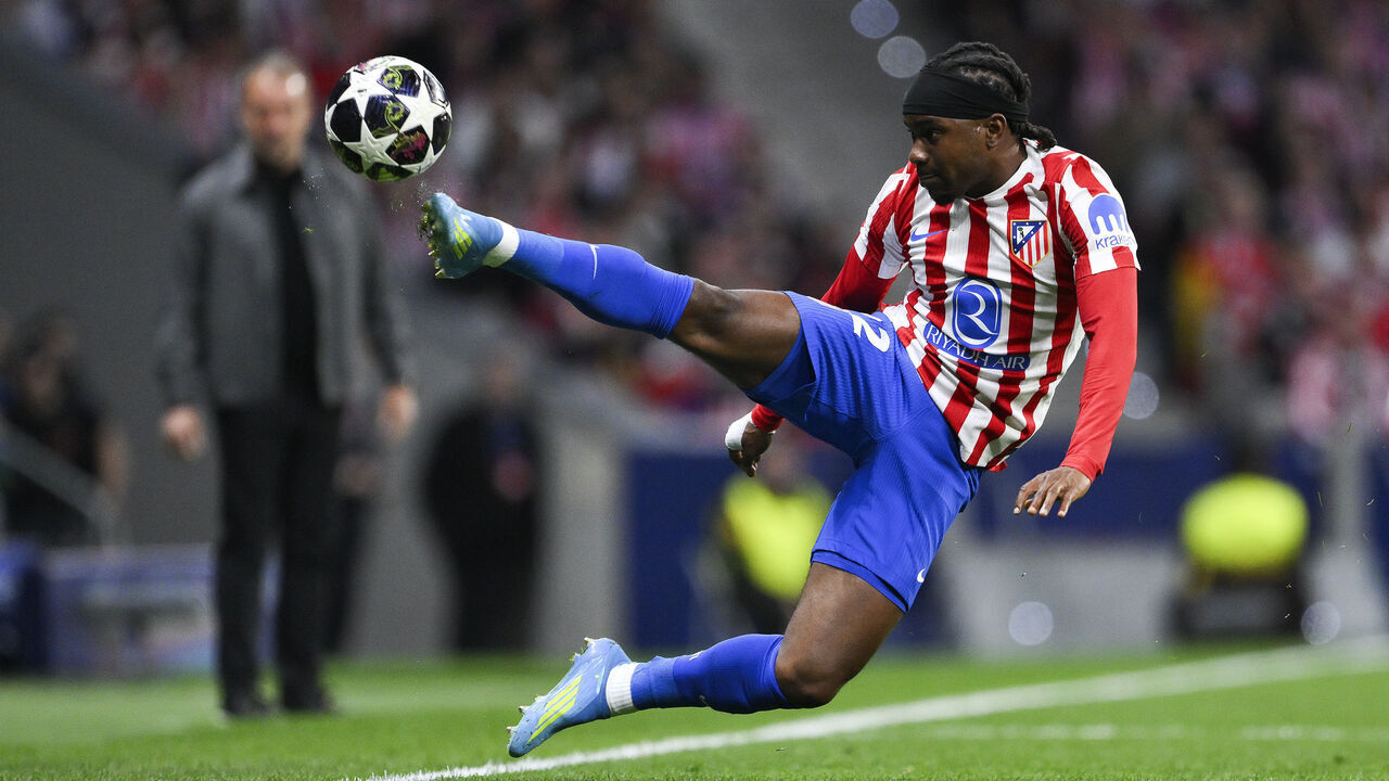 MADRID, SPAIN - APRIL 14: Ademola Lookman of Atletico de Madrid jumps to control de ball during the UEFA Champions League 2025/26 Quarter-Final Second Leg match between Club Atlético de Madrid and FC Barcelona at on April 14, 2026 in Madrid, Spain.