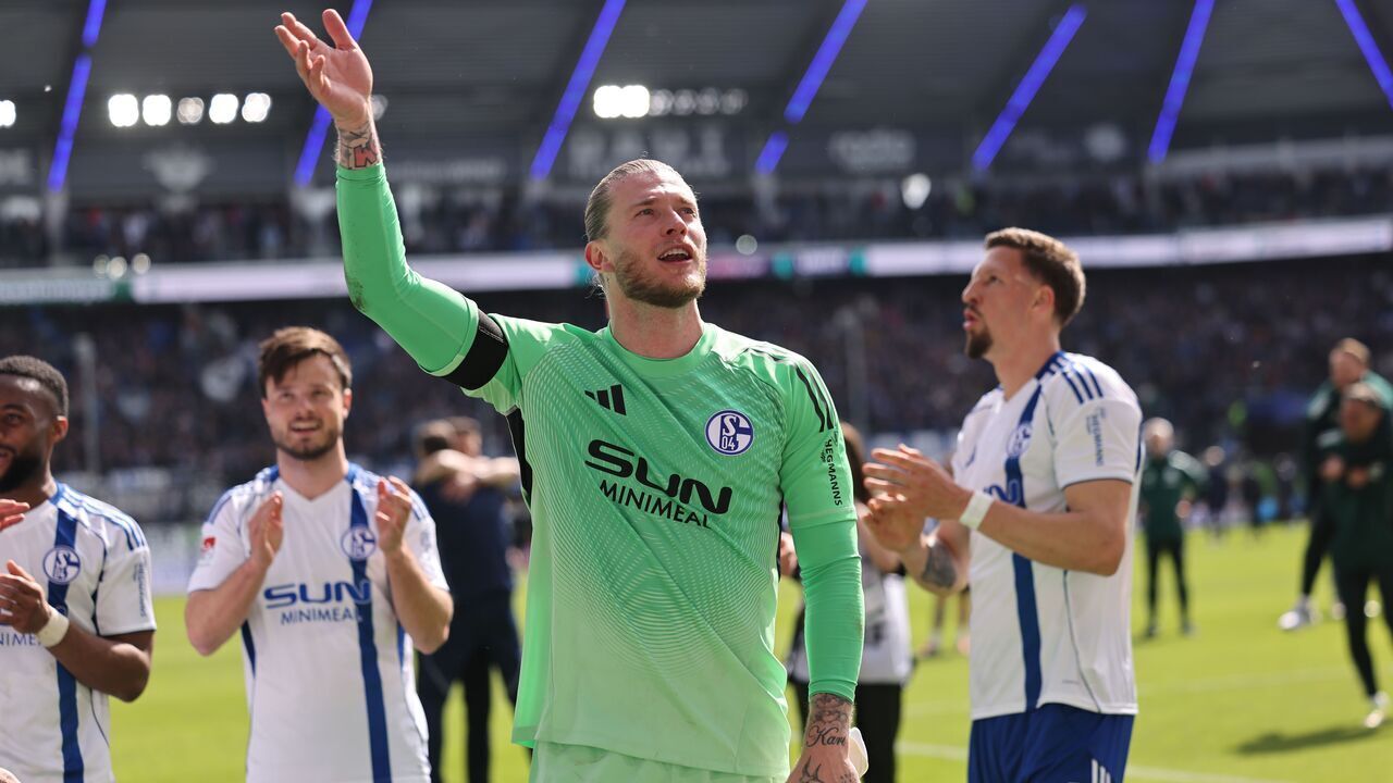 PADERBORN, GERMANY - APRIL 26: Loris Kariusof FC Schalke 04 celebrates after winning 3-2 the 2. Bundesliga match between SC Paderborn 07 and FC Schalke 04 at Benteler Arena on April 26, 2026 in Paderborn, Germany.