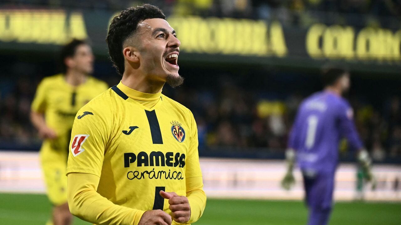 Villarreal's French forward #09 Georges Mikautadze celebrates scoring his team's third goal during the Spanish league football match between Villarreal CF and Deportivo Alaves at La Ceramica Stadium in Vila-real on January 10, 2026.