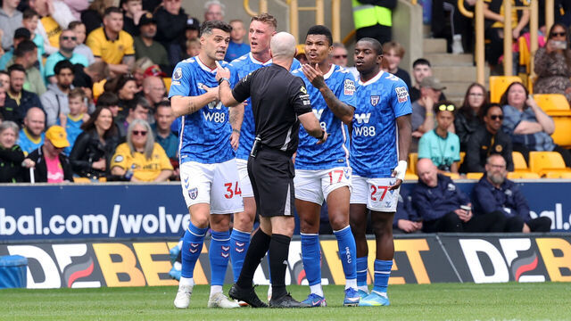 WOLVERHAMPTON, ENGLAND - MAY 2: Sunderland captain Granit Xhaka argues the case for teammate Dan Ballard after he was shown a red card during the Premier League match between Wolverhampton Wanderers and Sunderland at Molineux on May 2, 2026 in Wolverhampton, United Kingdom.