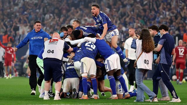GELSENKIRCHEN, GERMANY - MAY 02: Players of FC Schalke 04 celebrate promotion to the Bundesliga in front of their fans after the team's victory in the 2. Bundesliga match between FC Schalke 04 and Fortuna Düsseldorf at Veltins-Arena on May 02, 2026 in Gelsenkirchen, Germany.