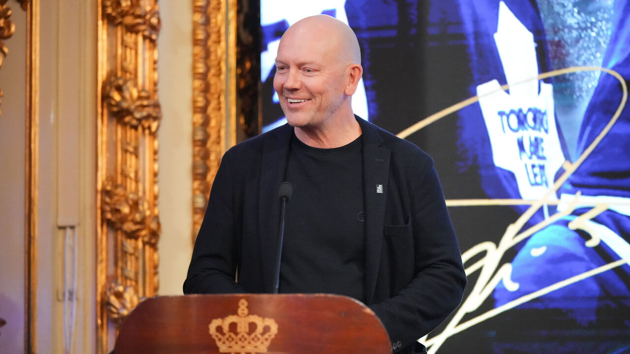 STOCKHOLM, SWEDEN - NOVEMBER 15: Mats Sundin speaks at his NHL Alumni Association Börje Salming Award ceremony on November 15, 2025 in Stockholm, Sweden.