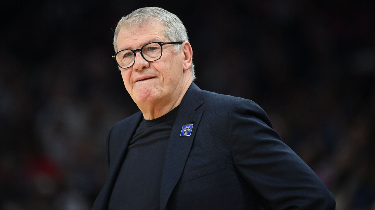 College Basketball: NCAA Final Four: UConn Head Coach Geno Auriemma looks on from the sideline vs South Carolina at Mortgage Matchup Center. Phoenix, AZ 4/3/2026 CREDIT: Jordan Murph