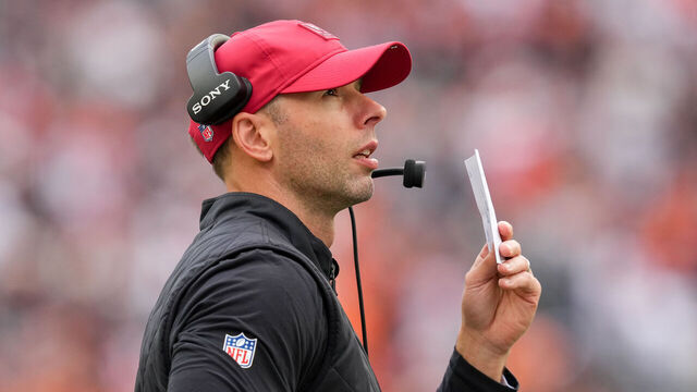 CINCINNATI, OHIO - DECEMBER 28: Head coach Jonathan Gannon of the Arizona Cardinals looks on in the second quarter against the Cincinnati Bengals at Paycor Stadium on December 28, 2025 in Cincinnati, Ohio.