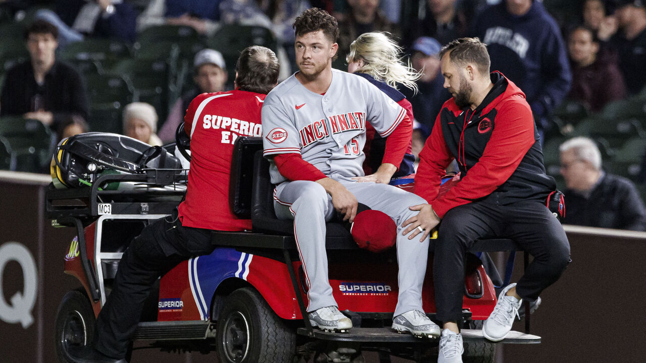 CHICAGO, ILLINOIS - MAY 05: Emilio Pagán #15 of the Cincinnati Reds exits the game after sustaining an injury in the ninth inning of a game between the Cincinnati Reds and the Chicago Cubs at Wrigley Field on May 05, 2026 in Chicago, Illinois.