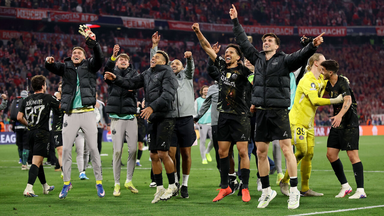 MUNICH, GERMANY - MAY 06: Players of Paris Saint-Germain celebrate following their side's progression to the UEFA Champions League Final after the UEFA Champions League 2025/26 Semi Final Second Leg match between FC Bayern München and Paris Saint-Germain at Football Arena Munich on May 06, 2026 in Munich, Germany.