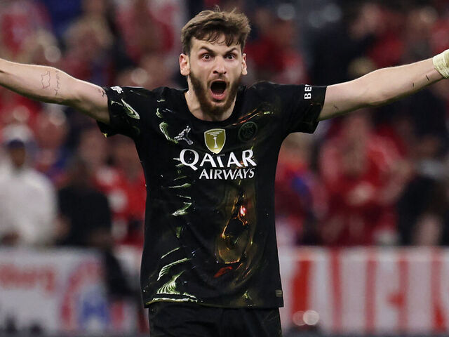 TOPSHOT - Paris Saint-Germain's Georgian forward #07 Khvicha Kvaratskhelia celebrates at the end of the UEFA Champions League second-leg, semi-final football match between FC Bayern Munich and Paris Saint-Germain (PSG) in Munich, southern Germany on May 6, 2026.