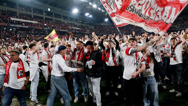 FREIBURG IM BREISGAU, GERMANY - MAY 07: Sport-Club Freiburg fans celebrate victory on the pitch after the UEFA Europa League 2025/26 Semi-Final Second Leg match between Sport-Club Freiburg and SC Braga at Stadion am Wolfswinkel on May 07, 2026 in Freiburg im Breisgau, Germany.