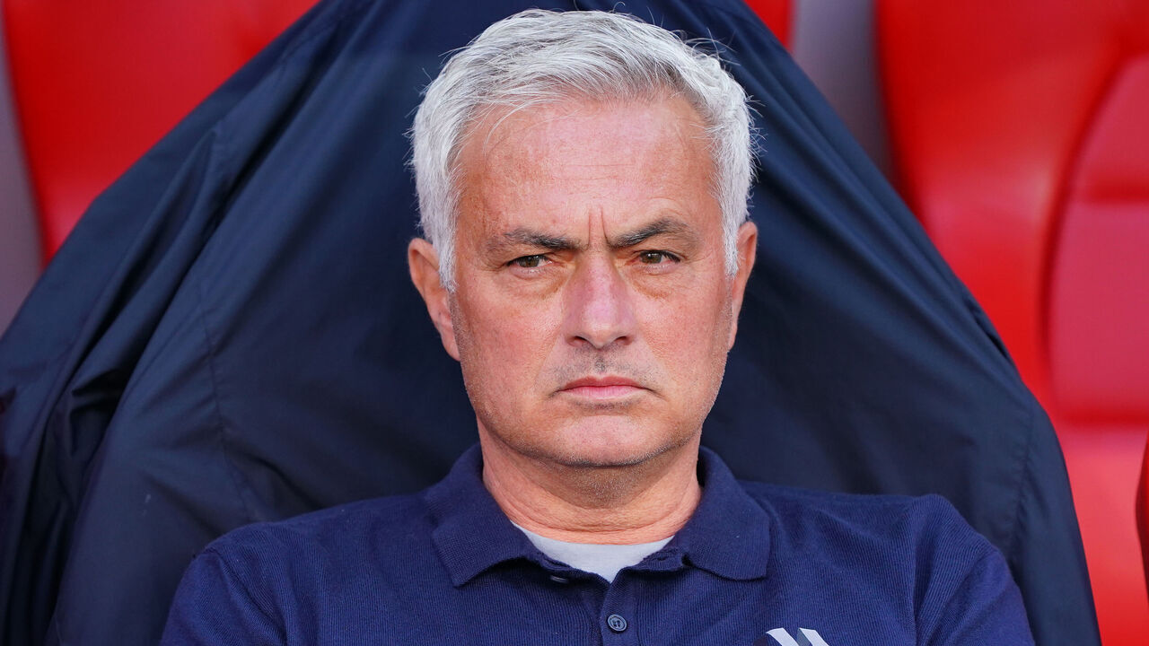 LISBON, PORTUGAL - APRIL 25: Head Coach Jose Mourinho of SL Benfica before the start of the Liga Portugal Betclic match between SL Benfica and Moreirense FC at Estadio da Luz on April 25, 2026 in Lisbon, Portugal.
