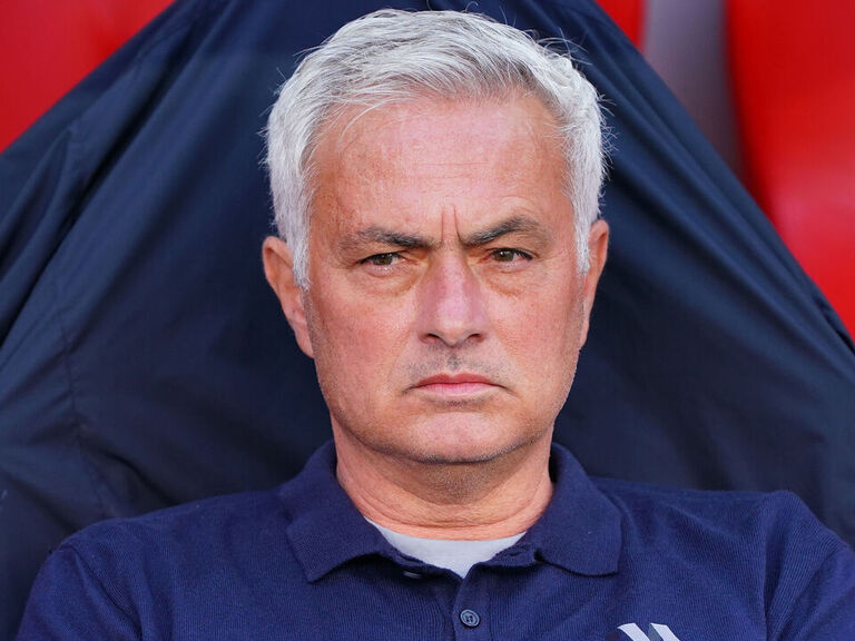 Relatório: Real Madrid, atingido pela crise, abre negociações para trazer Mourinho de volta como treinador