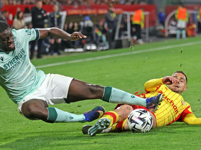 Lens' French defender #02 Ruben Aguilar (R) and Nantes' French midfielder #21 Mohamed Kaba fight for the ball during the French L1 football match between RC Lens and FC Nantes at the Stade Bollaert-Delelis stadium in Lens on May 8, 2026.