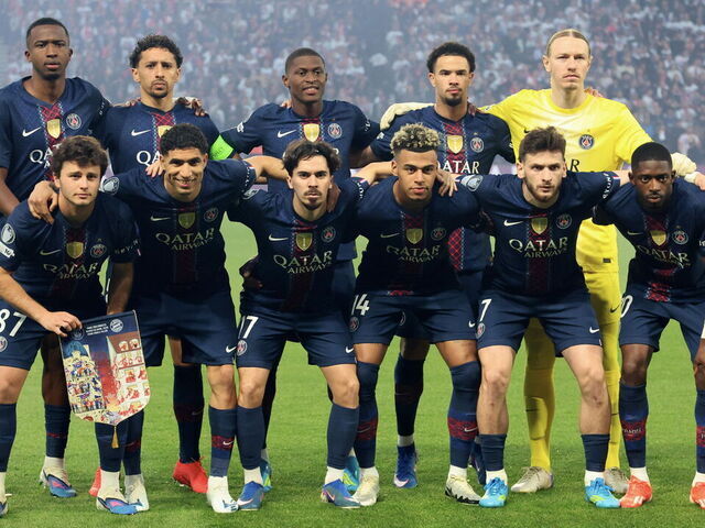 PARIS, FRANCE - APRIL 28: Willian Pacho #51, Marquinhos #5, Nuno Mendes #25, Warren Zaire-Emeyr #33, Matvei Safonov #39, Joao Neves #87, Achraf Hakimi #2, Vitinha #17, Désiré Doué #14, Khvicha Kvaratskhelia #7 and Ousmane Dembélé #10 of Paris Saint-Germain pose before the UEFA Champions League 2025/26 Semi Final First Leg match between Paris Saint-Germain and FC Bayern München at Parc des Princes on April 28, 2026 in Paris, France.