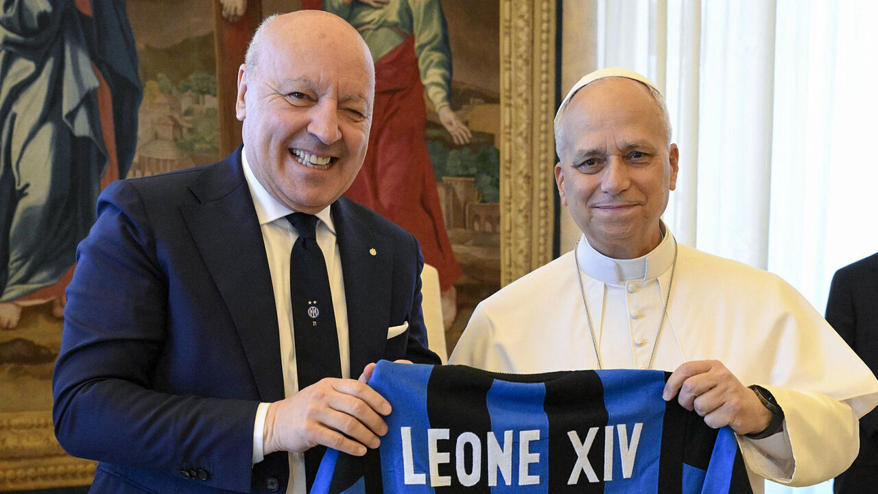 VATICAN CITY, VATICAN - MAY 09: (EDITOR NOTE: STRICTLY EDITORIAL USE ONLY - NO MERCHANDISING). Pope Leo XIV receives a dedicated t-shirt from FC Inter President Beppe Marotta during an audience at the Apostolic Palace with managers and football players of FC Internazionale Milan on May 09, 2026 in Vatican City, Vatican.