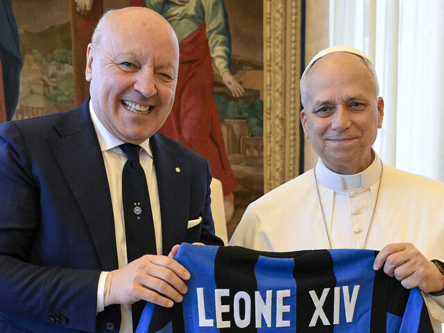 VATICAN CITY, VATICAN - MAY 09: (EDITOR NOTE: STRICTLY EDITORIAL USE ONLY - NO MERCHANDISING). Pope Leo XIV receives a dedicated t-shirt from FC Inter President Beppe Marotta during an audience at the Apostolic Palace with managers and football players of FC Internazionale Milan on May 09, 2026 in Vatican City, Vatican.
