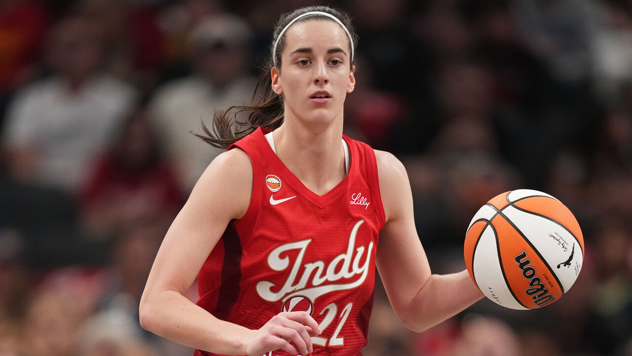 INDIANAPOLIS, IN - MAY 9: Caitlin Clark #22 of the Indiana Fever drives to the basket during the game against the Dallas Wings on May 9, 2026 at the Gainbridge Fieldhouse inIndianapolis, Indiana. Mandatory Copyright Notice: Copyright 2026 NBAE
