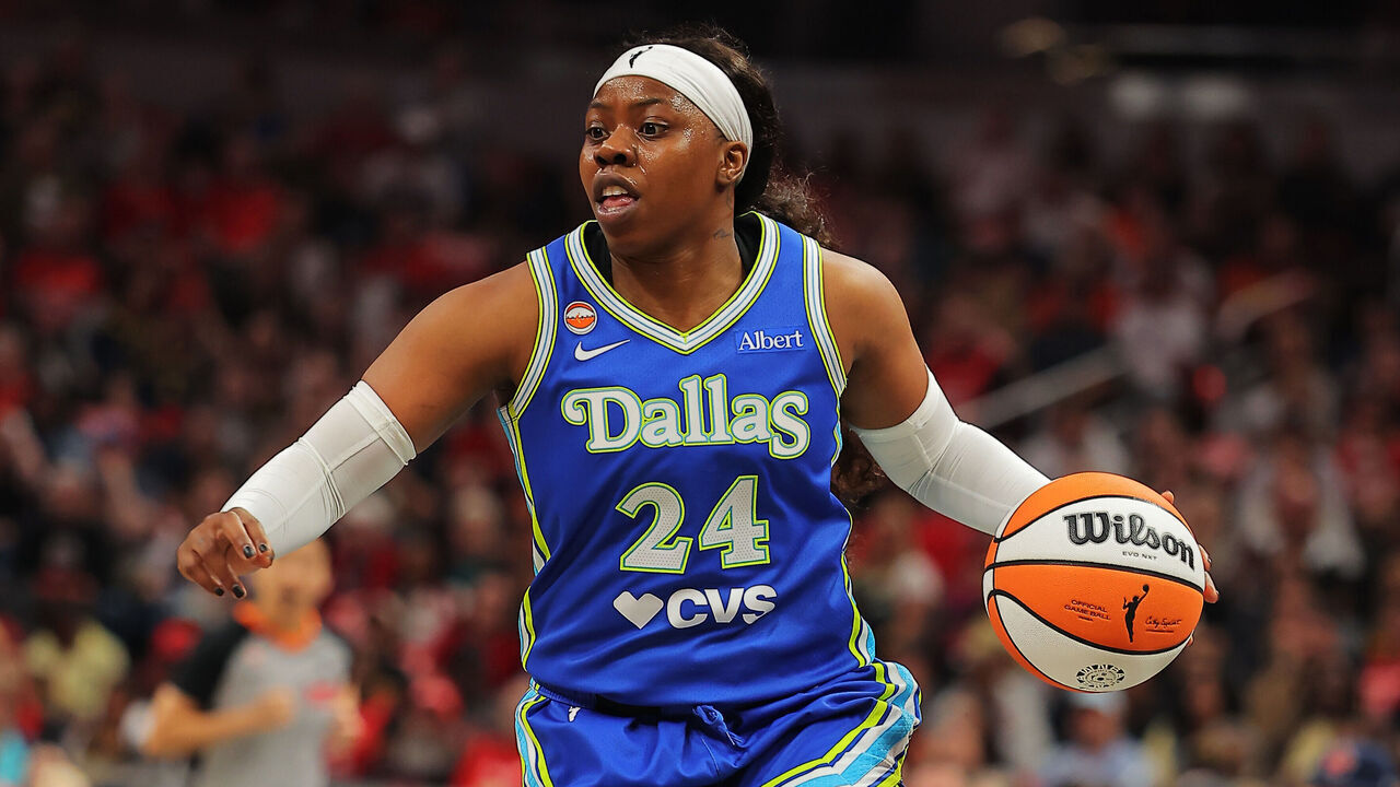 INDIANAPOLIS, IN - MAY 9: Arike Ogunbowale #24 of the Dallas Wings dribbles the ball during the game against the Indiana Fever on May 9, 2026 at the Gainbridge Fieldhouse inIndianapolis, Indiana. Mandatory Copyright Notice: Copyright 2026 NBAE
