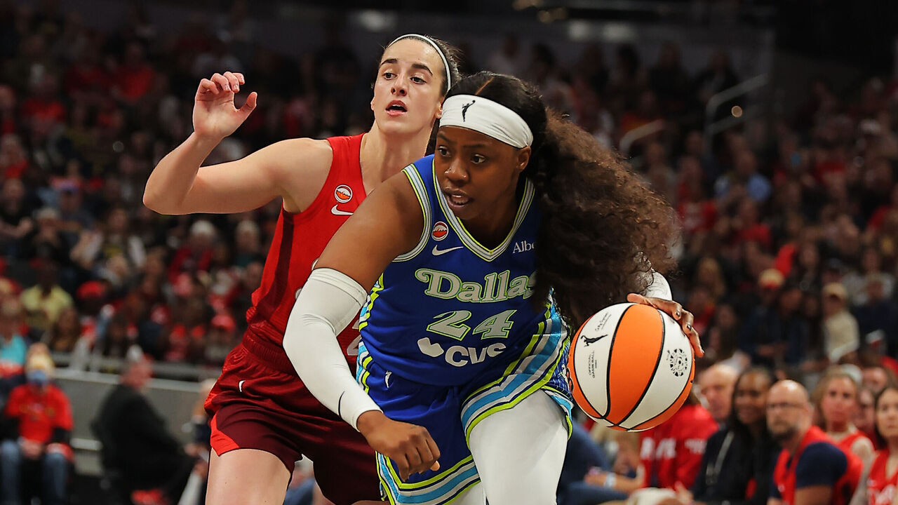 INDIANAPOLIS, IN - MAY 9: Arike Ogunbowale #24 of the Dallas Wings drives to the basket during the game against the Indiana Fever on May 9, 2026 at the Gainbridge Fieldhouse inIndianapolis, Indiana. Mandatory Copyright Notice: Copyright 2026 NBAE