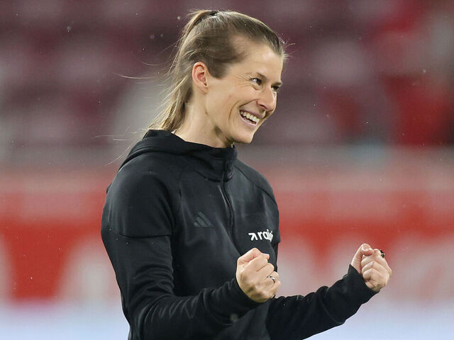 MAINZ, GERMANY - MAY 10: Marie-Louise Eta, Head Coach of 1. FC Union Berlin, celebrates victory after the Bundesliga match between 1. FSV Mainz 05 and 1. FC Union Berlin at MEWA Arena on May 10, 2026 in Mainz, Germany.