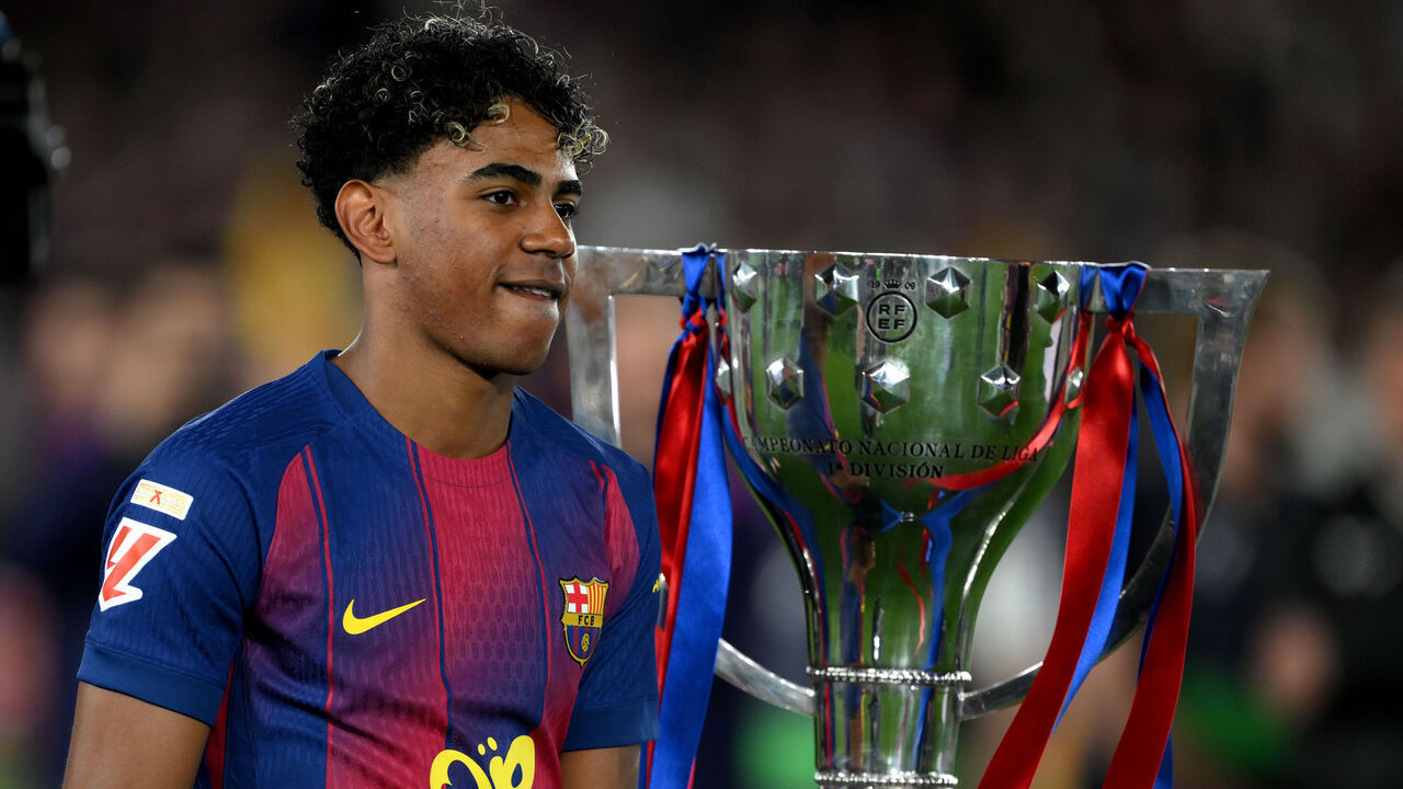 BARCELONA, SPAIN - MAY 10: Lamine Yamal of FC Barcelona who missed the match due to injury walks past the LaLiga EA Sports trophy as he makes his way to the winners podium after defeating Real Madrid, and winning the LaLiga title, after the LaLiga EA Sports match between FC Barcelona and Real Madrid CF at Spotify Camp Nou on May 10, 2026 in Barcelona, Spain.