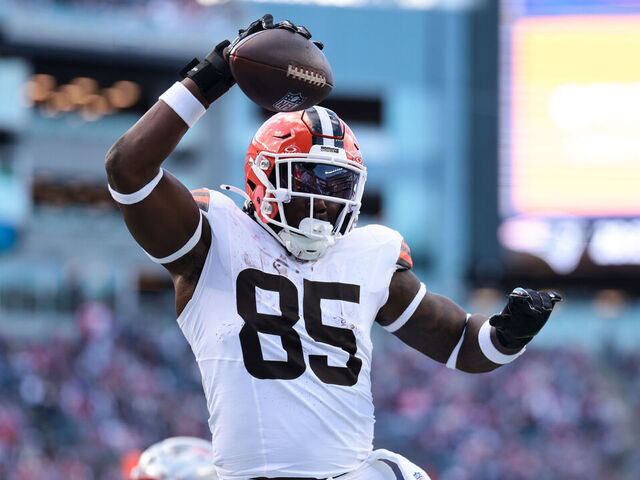 FOXBOROUGH, MASSACHUSETTS - OCTOBER 26: David Njoku #85 of the Cleveland Browns celebrates after scoring a touchdown during the fourth quarter against the Cleveland Browns at Gillette Stadium on October 26, 2025 in Foxborough, Massachusetts.