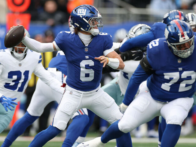 EAST RUTHERFORD, NEW JERSEY - JANUARY 04: Jaxson Dart #6 of the New York Giants in action against the Dallas Cowboys during their game at MetLife Stadium on January 04, 2026 in East Rutherford, New Jersey.