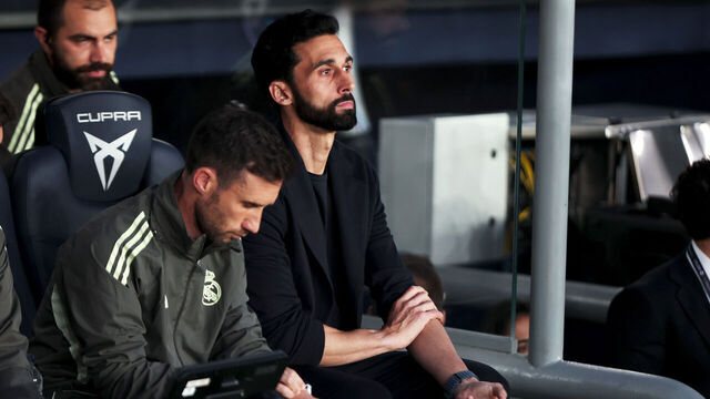 BARCELONA, SPAIN - MAY 10: Coach Alvaro Arbeloa of Real Madrid during the LaLiga EA Sports match between FC Barcelona v Real Madrid at the Camp Nou on May 10, 2026 in Barcelona Spain