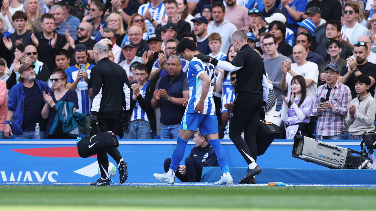 BRIGHTON, ENGLAND - MAY 09: Kaoru Mitoma of Brighton & Hove Albion walks off the pitch due to an injury during the Premier League match between Brighton & Hove Albion and Wolverhampton Wanderers at Amex Stadium on May 09, 2026 in Brighton, England.