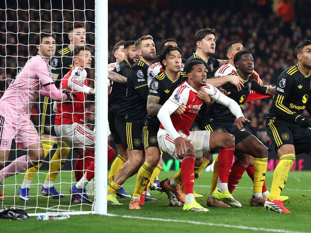 LONDON, ENGLAND - JANUARY 25: Gabriel of Arsenal is held by Lisandro Martinez of Manchester United for an oncoming corner during the Premier League match between Arsenal and Manchester United at Emirates Stadium on January 25, 2026 in London, England.