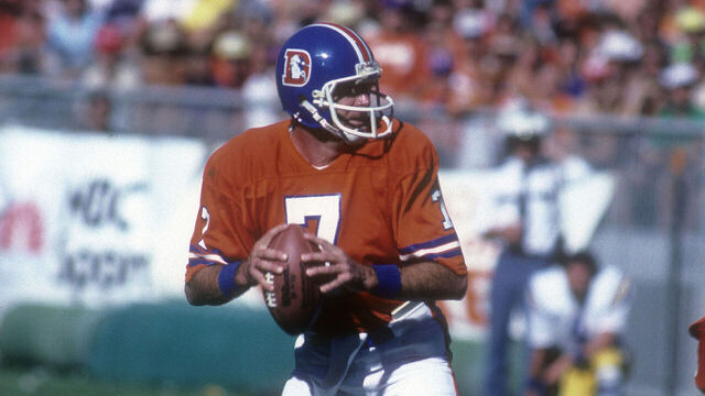 DENVER, CO - SEPTEMBER 27: Quarterback Craig Morton #7 of the Denver Broncos drops back to pass against the San Diego Chargers during an NFL football game at Mile High Stadium September 27, 1981 in Denver, Colorado. Morton played for the Broncos from 1977-82.