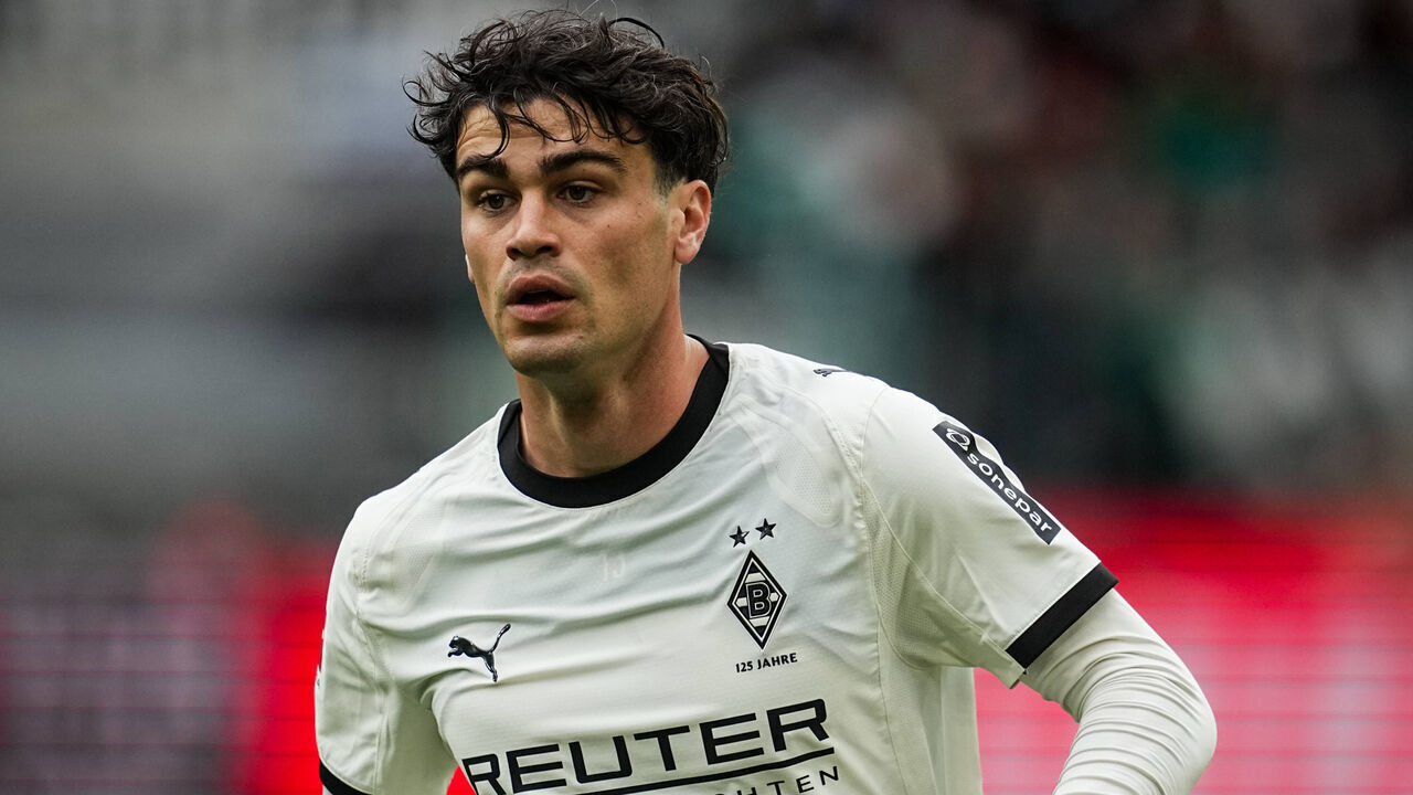 Giovanni Reyna (Borussia M0nchengladbach) looks on during Matchday 32 1.Bundesliga: Borussia Mönchengladbach and Borussia Dortmund at Borussia-Park, Mönchengladbach, Germany on May 03 2026.