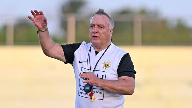WILLEMSTAD - Curacao coach Dick Advocaat during a training session of the Curacao football team at the Ergilio Hato stadium on June 1 (local time) in Willemstad, Curacao. The Curacao football team is preparing for the World Cup qualifying matches against Barbados and Aruba. ANP | Hollandse Hoogte | GERRIT VAN COLOGNE