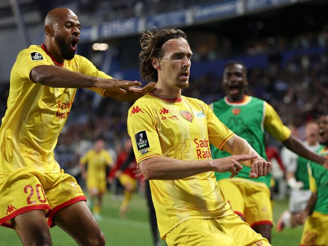 Le Mans' French midfielder #24 Milan Robin (R) celebrates after scoring a goal during the French L2 football match between Bastia and Le Mans at the Armand-Cesari stadium, in Bastia, on the French Mediterranean island of Corsica on May 9, 2026. Following Troyes' promotion as Ligue 2 champions, there is just one direct promotion spot left to be claimed by three clubs Le Mans, Saint-Etienne and Red Star on the 34th and final matchday in the evening of May 9, 2026.