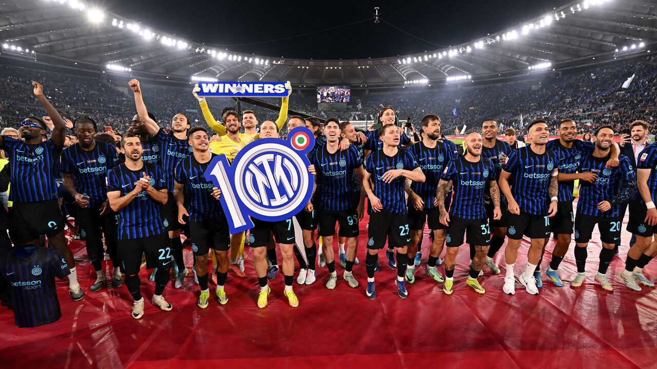 ROME, ITALY - MAY 13: Players of FC Internazionale Milano celebrate after the team's victory in the Coppa Italia Final match between SS Lazio and FC Internazionale at Stadio Olimpico on May 13, 2026 in Rome, Italy.