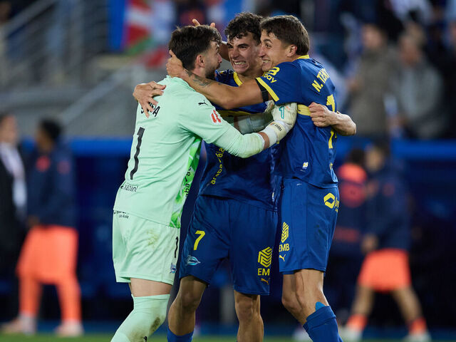VITORIA-GASTEIZ, SPAIN - MAY 13: Players of Deportivo Alaves celebrating their team's victory following the LaLiga EA Sports match between Deportivo Alaves and FC Barcelona at Estadio de Mendizorroza on May 13, 2026 in Vitoria-Gasteiz, Spain.