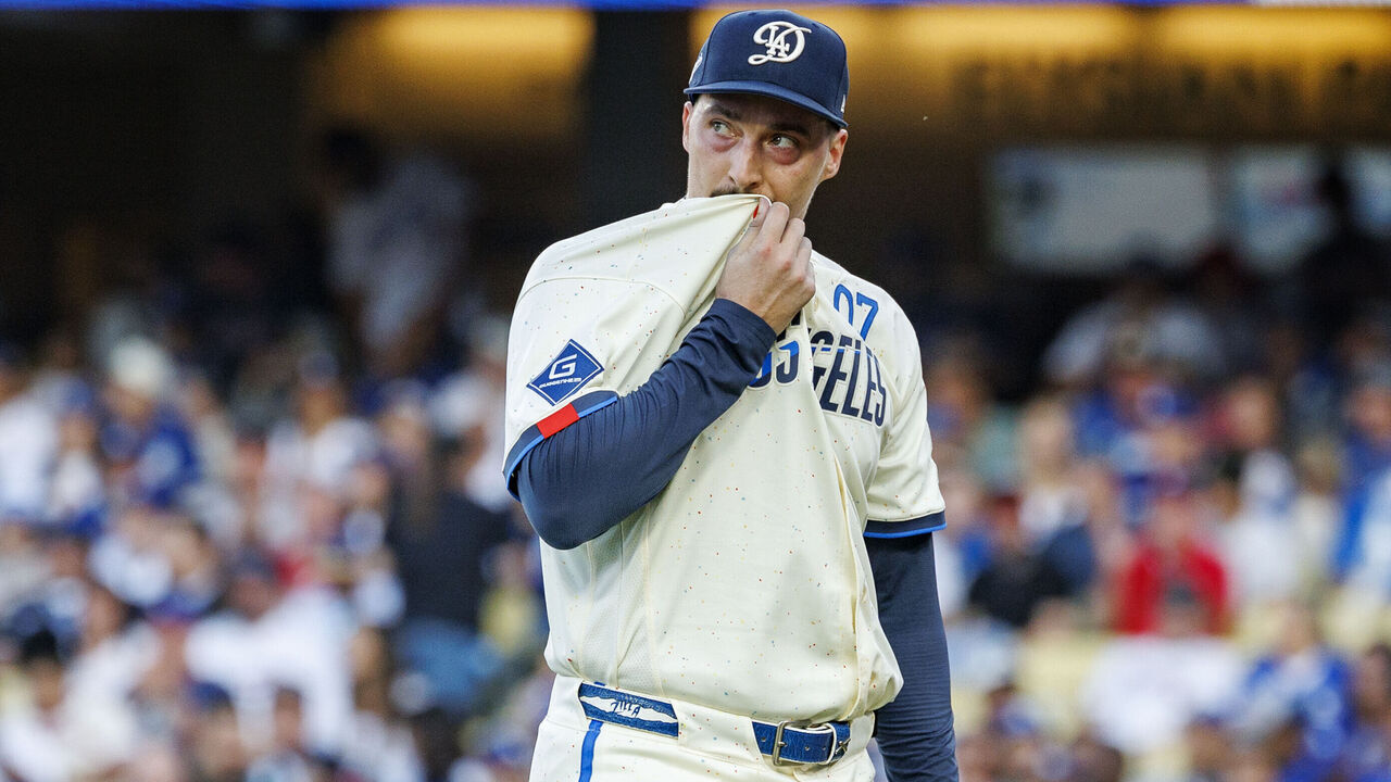 LOS ANGELES, CA - MAY 9, 2026: Dodgers starting pitcher Blake Snell walks back to the dugout after giving up four runs to the Atlanta Braves in the second inning at Dodger Stadium on May 9, 2026 in Los Angeles, CA. (Gina Ferazzi / Los Angeles Times via Getty Images)