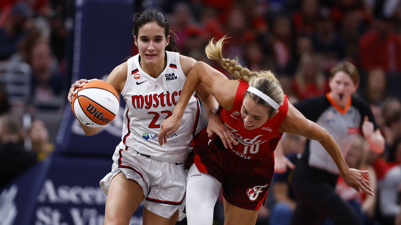 INDIANAPOLIS, IN - MAY 15: Washington Mystics guard Sonia Citron (22) battles with Indiana Fever guard Lexie Hull (10) to bring the ball up court in during a WNBA game between the Washington Mystics and Indiana Fever on May 15 2026 at Gainbridge Fieldhouse in Indianapolis, IN.